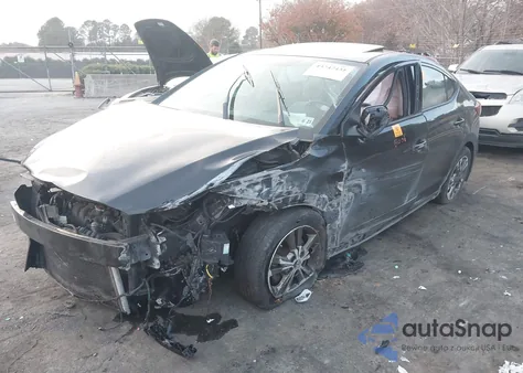 2018 Hyundai Elantra Value Edition z USA, uszkodzony, nr VIN 5NPD84LF9JH292902